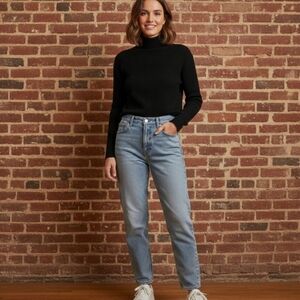 Levi Strauss Light Wash 100% Cotton Relaxed Fit Short Jeans